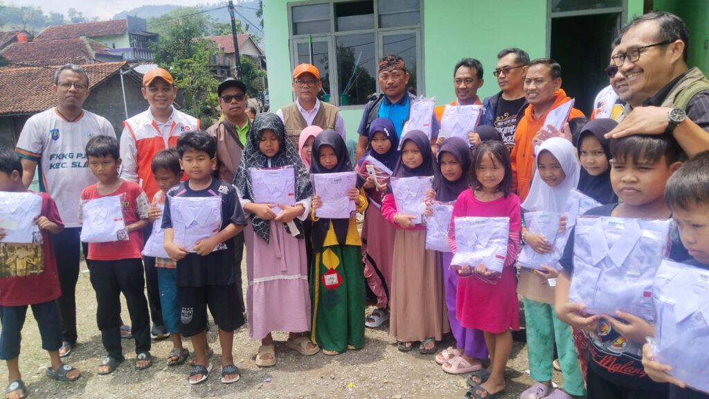 Anggota Komisi X DPR RI, Dr. H. Abdul Fikri Faqih, M.M., kembali mengunjungi titik bencana tanah gerak di Desa Padasari