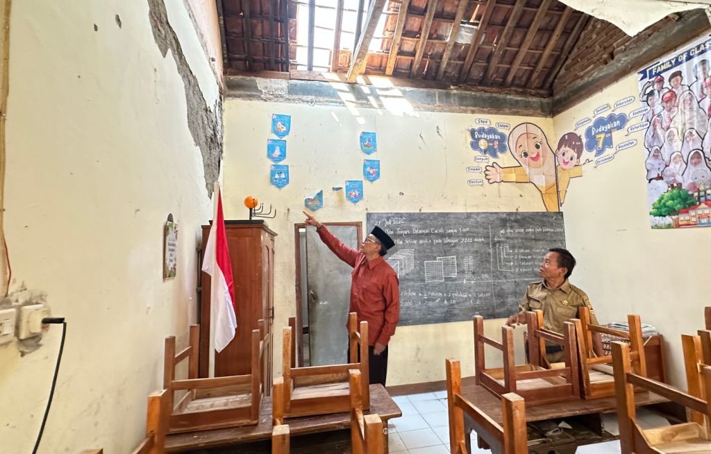 Fikri Faqih Tinjau Revitalisasi Sekolah di Brebes dan Tegal